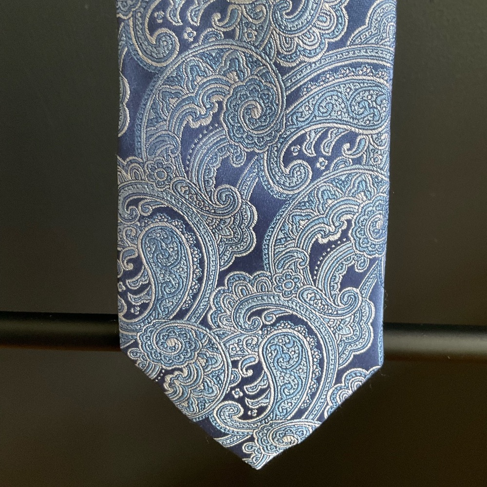 Blue paisley tie